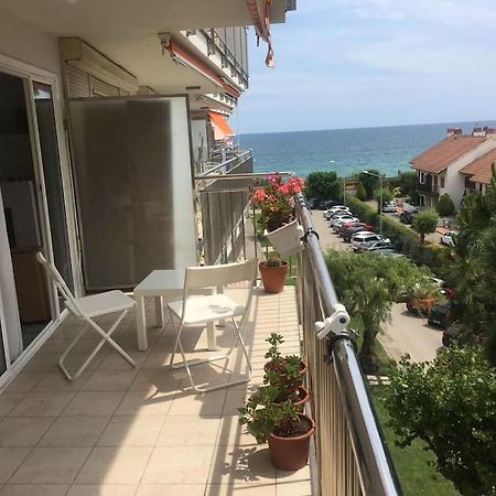 Precioso apartamento en la playa Barcelona Cabrera de Mar Exterior foto